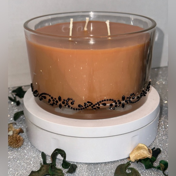 NEW- WHISKEY TOBACCO HONEY, SCENT UNLEASHED LUXURY HAND POURED SCENTED CANDLES. - Picture 3 of 6